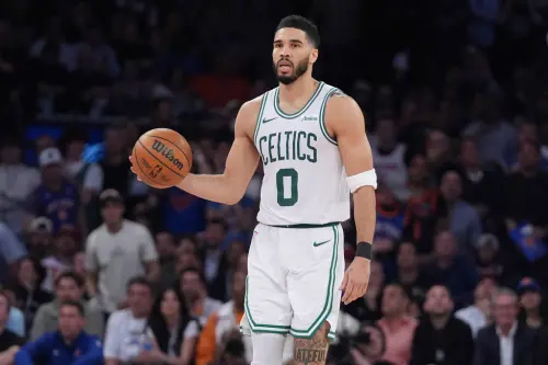 ▲波士頓塞爾提克球星塔圖姆（Jayson Tatum）跟腱重傷整季不一定回得來，內線深度（霍福德、科內特離隊）壓力更大。（圖／美聯社／達志影像）