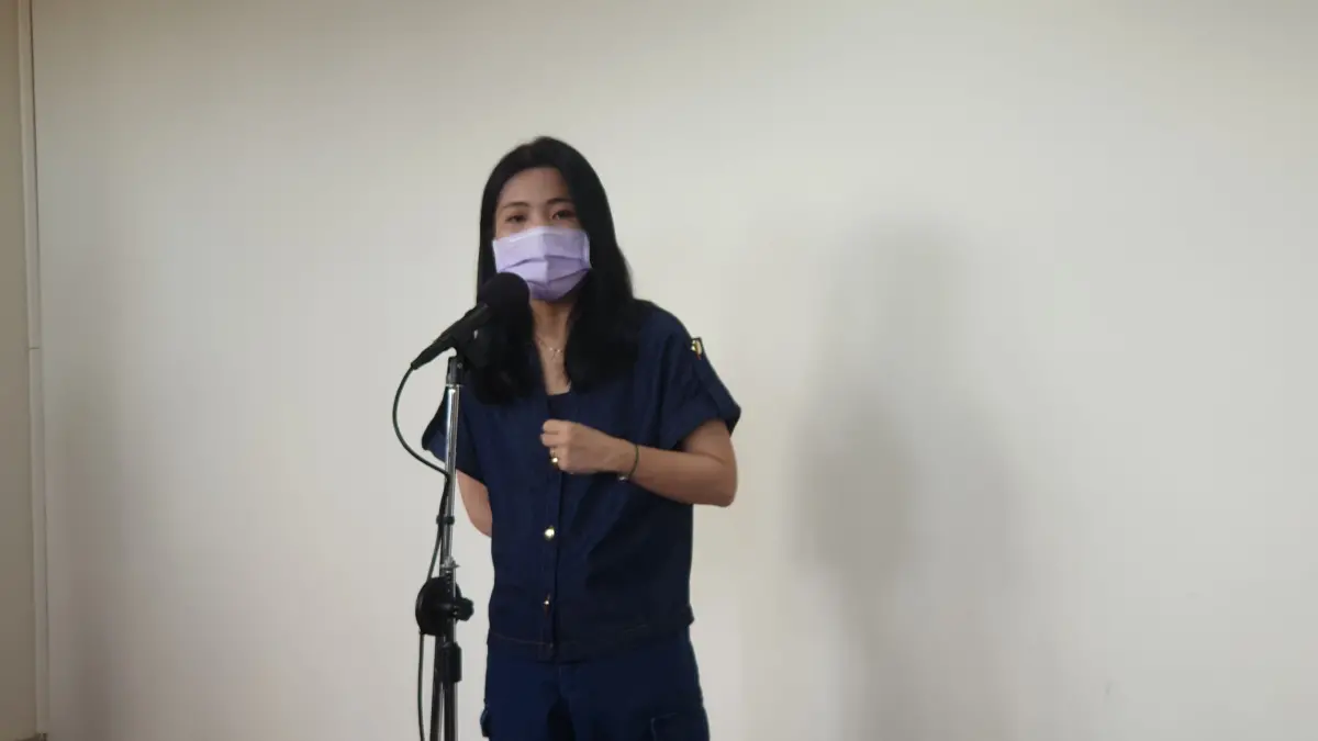 ▲徐巧芯自爆確診新冠肺炎，今戴口罩受訪。（圖／何哲欣攝，2025.08.08）