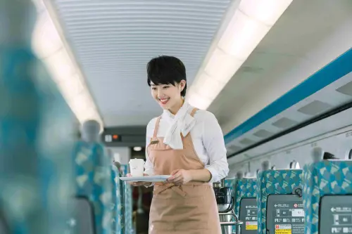 響應敬軍！軍人「搭高鐵送熱飲」　4天任選咖啡或紅茶
