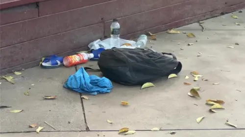 ▲晨運民眾發現街友陳屍台東鯉魚山涼亭，且物品散落一地。（圖／警方提供）