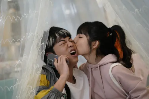 ▲《零日攻擊》謝章穎（左）和任敏嫻有親密對手戲。（圖／牽猴子提供）