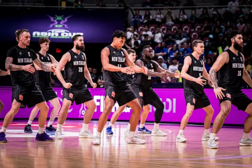 ▲目前D組形勢為中華隊與紐西蘭同為2勝0敗，菲律賓與伊拉克皆為0勝2敗。中華隊在8月10日對決紐西蘭的比賽，若贏球，將直接晉級八強；若落敗，則需在附加賽面對C組第三名爭取八強門票。（圖／取自FIBA亞洲盃官網）