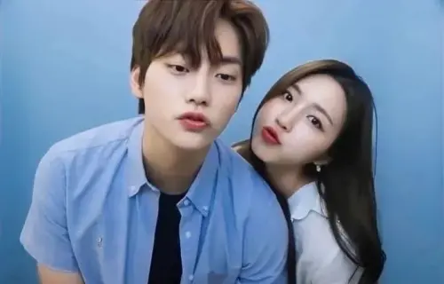 ▲海恩（右）遭傳分手賢奎（左）1年後！剪去招牌長髮　甜笑喊：跟自己協議完畢。（圖／翻攝自TVING）