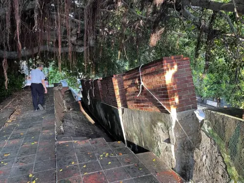 受豪雨侵襲！237年國定古蹟「臺灣府城城門及城垣殘蹟」傾斜塌陷
