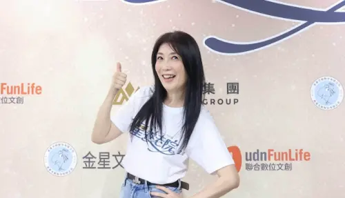 ▲藝人黃嘉千童年與父親聚少離多，成年後關係一度緊張。多年前她鼓起勇氣打電話傾訴多年情緒，父女隔空落淚，最終感性和解。（圖／金星文創提供）