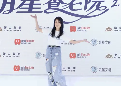 ▲黃嘉千坦言與爸爸多年關係緊繃，因成長過程陪伴太少，曾不接爸爸電話。（圖／金星文創提供）