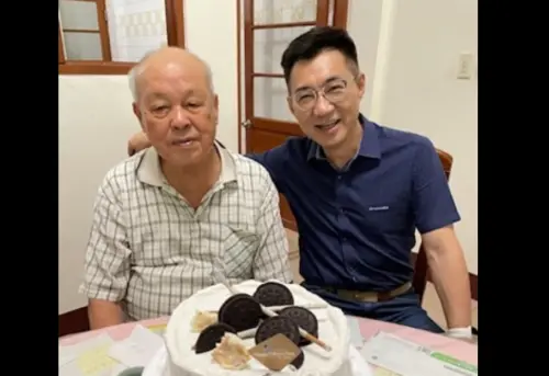 父喪後首個父親節！江啟臣憶爸爸「沈默卻實在的溫柔」：堅持初衷
