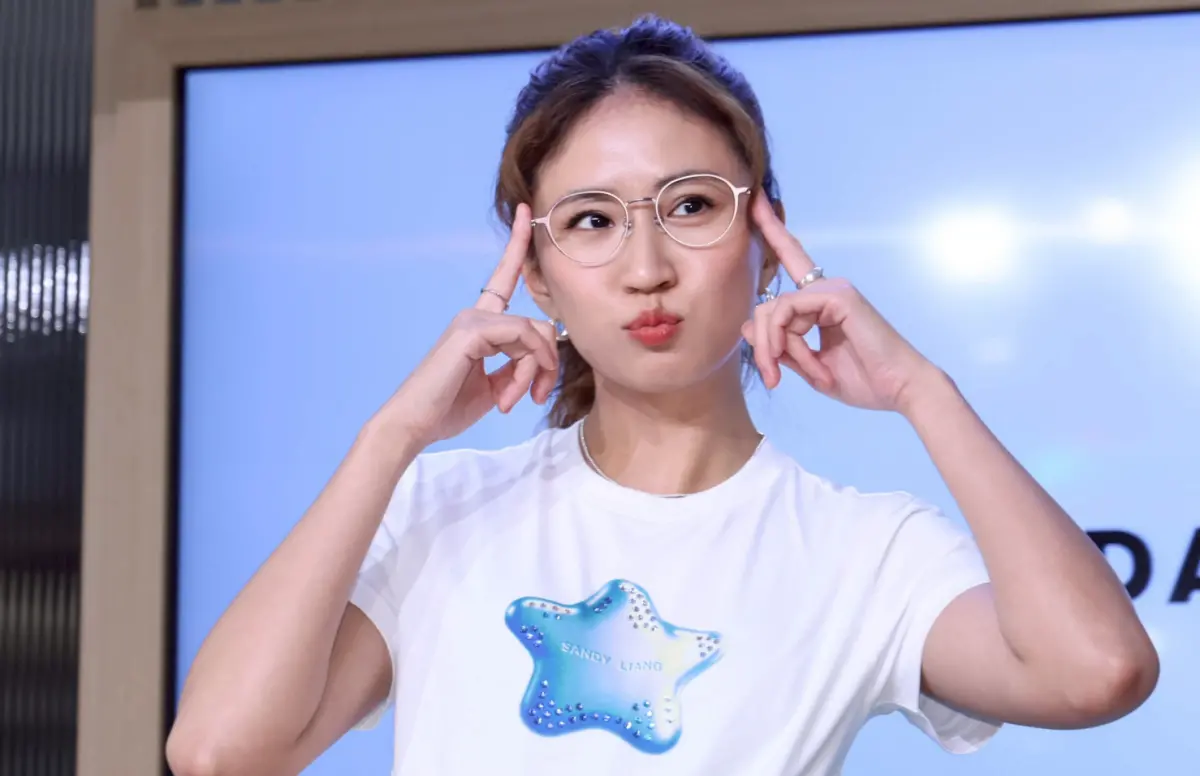 ▲歌手9m88（如圖）今（8）日出席活動時提到父親節對她來說非常特別，過往會特別選這天發片。另外她也曝光了自己跟韓國藝人頌樂合作時的私下互動，直呼：「很特別的體驗。」（圖／記者朱永強攝）