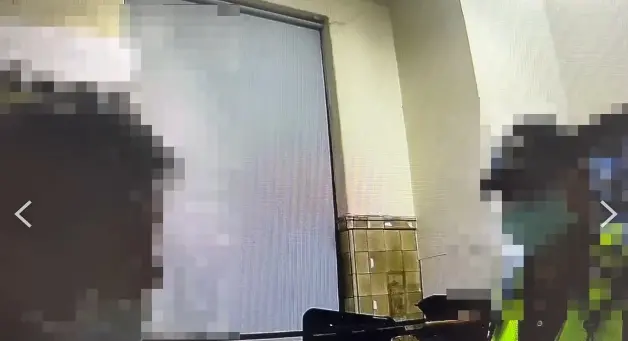 ▲台大醫院6日上午發生一起醫病糾紛，一名69歲洪姓男子因不滿自己的病情惡化，竟闖入診間揮拳攻擊醫生，事後由保全及護理師把洪男帶往保全室，警方到場後，洪男的情緒還相當激動。(圖／翻攝畫面)