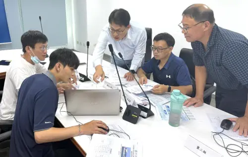 ▲海洋保育署舉辦國外海洋油及海運化學品污染應變訓練兵棋推演活動，學員進行分組討論的情形。(圖／海洋保育署提供)