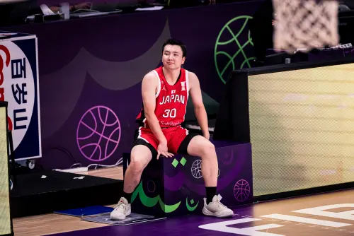 ▲日本在最後兩分鐘陷入被動，更在富永犯滿退場後失去進攻核心，最終以8分之差吞下首敗。（圖／取自FIBA亞洲盃官網）