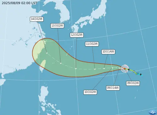 ▲楊柳颱風路徑大幅度改變，原本預計會從巴士海峽通過，現在卻變成通過北部海面。（圖/中央氣象署cwa.gov.tw）