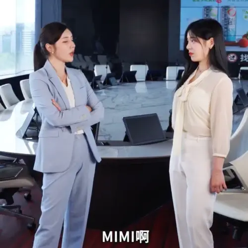 ▲南珉貞（左）與趙娟週（右）相互對峙。（圖／翻攝自台灣啤酒IG@taiwanbeer.official）