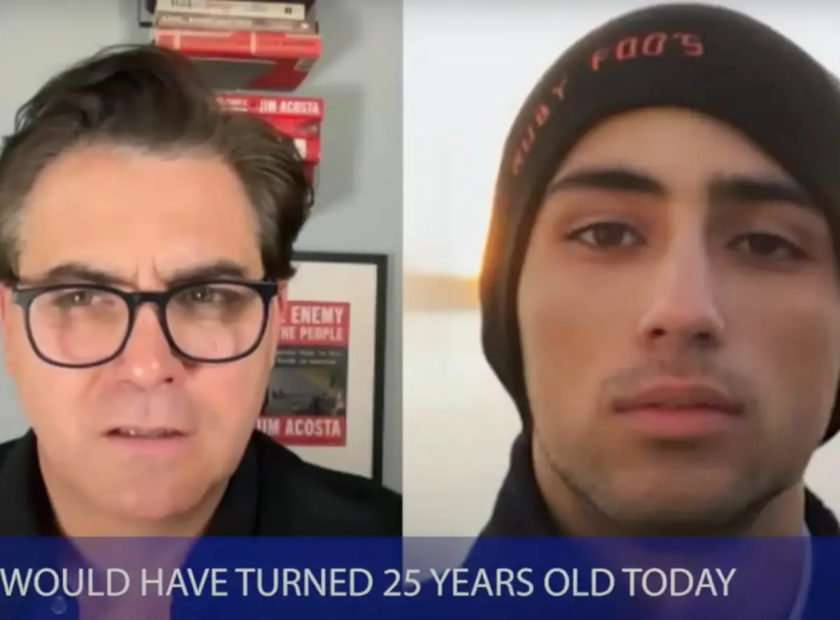 ▲2018年死於美國校園槍擊的奧利佛（右），他的父母應用近來火紅的AI技術，打造出虛擬版的奧利佛，還讓「他」接受外媒記者訪問。（圖／翻攝自衛報）