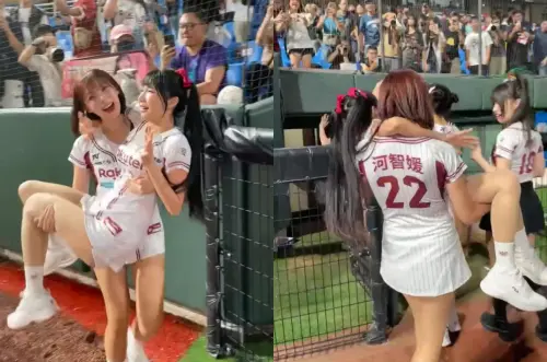 ▲河智媛（22號）在球場「公主抱」筠熹。（圖／樂天桃猿提供）