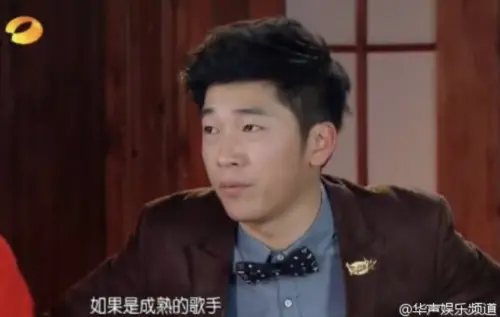 ▲王喬（如圖）對於鄧紫棋在節目中要求重唱一事感到不滿。（圖／翻攝自微博＠华声娱乐频道）