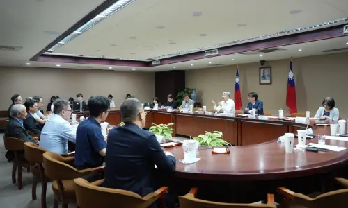 關稅、匯率雙重夾擊！郭智輝提4大措施　助業者應對挑戰
