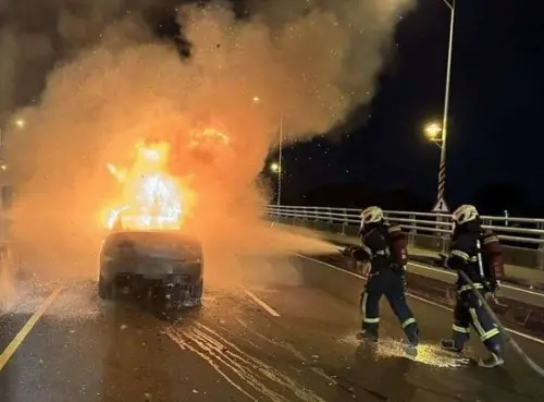 ▲事發於彰化市台74甲線東外環道，8日深夜發生一起火燒車意外，整輛車燒成一團，情況一度相當危急。（圖／翻攝畫面）