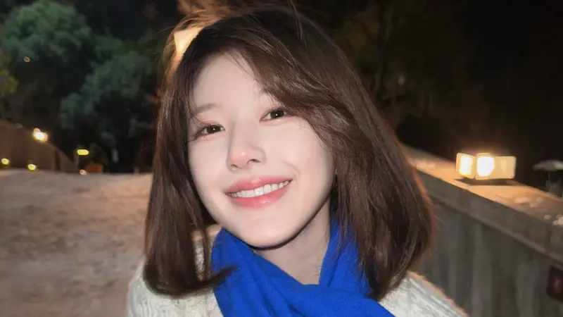 ▲趙露思昨（8）日直播吐露十年演藝心酸，並坦言自己現在半隻腳已踏出演藝圈，同時還直播替經紀人求職、回擊黑粉，直言自己暫無綜藝計畫，見面會需等狀態回穩，談到自己近況，認了：「服從力沒那麼強了！」（圖／翻攝自趙露思微博）