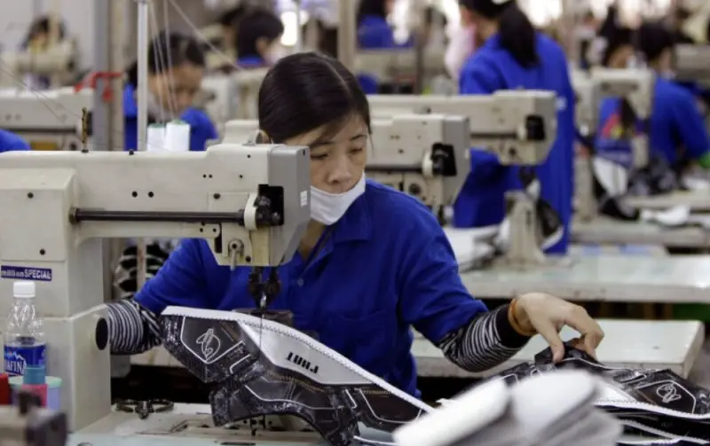 印尼經濟風雨飄搖！美中貿易戰雙重夾擊　中產縮水、新創受挫