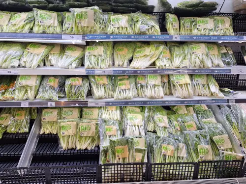 ▲蔬菜供應量相對穩定的賣場成婆媽現在買菜首選。（圖／家樂福Carrefour商品網友真心話臉書）