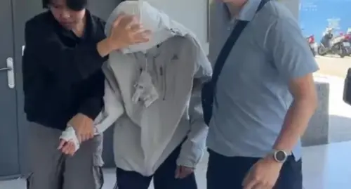 佯買父親節禮物行搶　17歲少年睡夢中落網　警追價值60萬金飾下落
