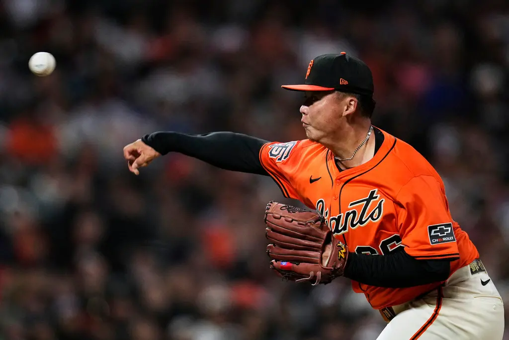 ▲大聯盟舊金山巨人隊台灣旅美好手鄧愷威中繼五局無失分，僅被擊出3安打、保送1人並送出4次三振。（圖／路透／達志影像）