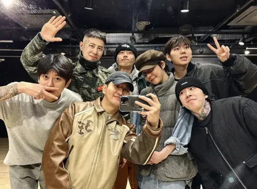 ▲ZICO（上排右1）以男團Block B隊長身分出道，雖然沒有跟公司續約，不過跟團員仍抱持良好關係。（圖／ZICO IG@woozico0914）