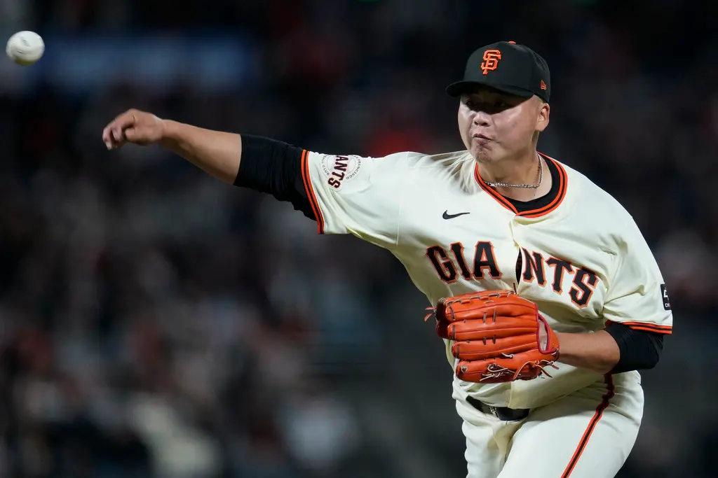 MLB／鄧愷威好威連主帥都點頭！有料 賽後遭神秘液體「臭」洗禮