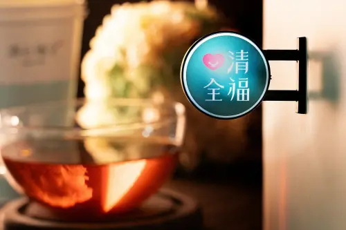 ▲清心福全38週年紀念小燈箱，昨天於全台限量開賣，再掀搶購潮。（圖／清心福全提供）