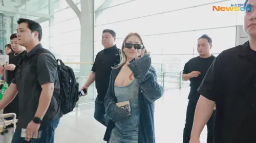 2NE1抵達桃園超霸氣！CL上胸內在美視覺太震撼　記者鎂光燈閃不停
