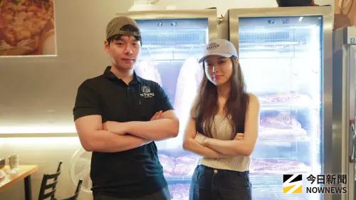 ▲Judy（如圖）的爸爸直言之所以退休想在台灣買房，是因為孩子們都在台灣，Judy弟弟好石（左）也在Judy經營的餐廳負責主要工作。（圖／記者張一笙攝）