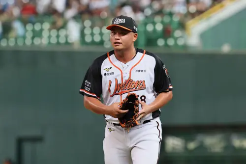 ▲賽前統一獅原定的先發投手飛力獅因感冒缺陣，昨日胡智爲是來到球場才知道要先發，但卻繳出主投4局被敲3安飆3K，沒有出現保送、無失分的精彩表現。（圖／統一獅提供）