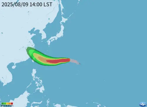 ▲颱風最新預測路徑相比上午北修，又再度「略微往南修正」，將更靠近北台灣通過