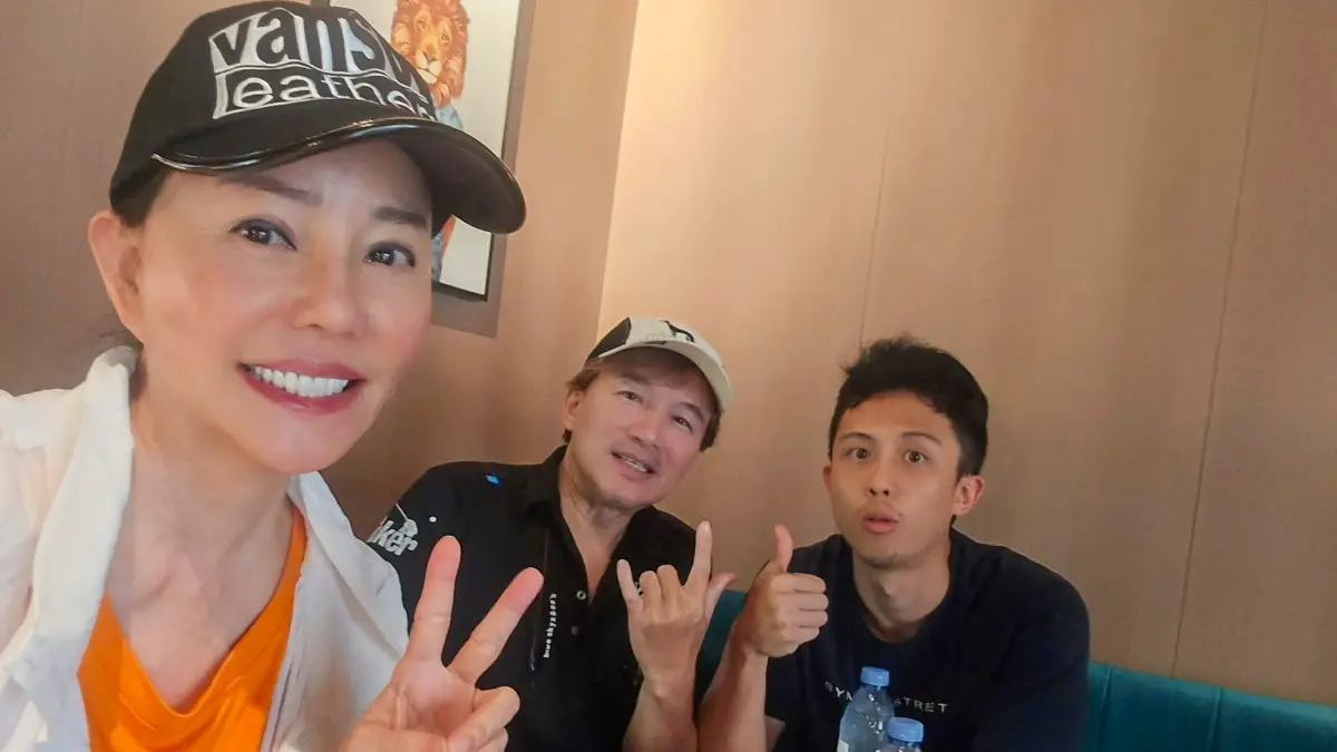 ▲狄鶯（左起）、孫鵬近日再度決定要送兒子孫安佐出國留學，他們選擇日本，主要是因為孫安佐懂日語，夫妻倆在日本也有房子，比較方便生活。（圖／狄鶯臉書）