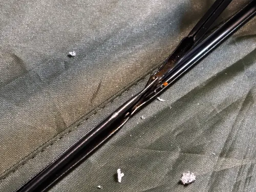 ▲實測錫箔紙除鏽效果還不錯，但原本生鏽的地方會掉漆，而且要注意錫箔紙清潔。（圖／記者徐銘穗攝）