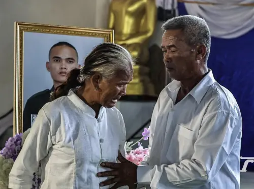 年輕士兵邊境殉職感動泰國　貧困雙親獲千萬撫恤金及新居援助
