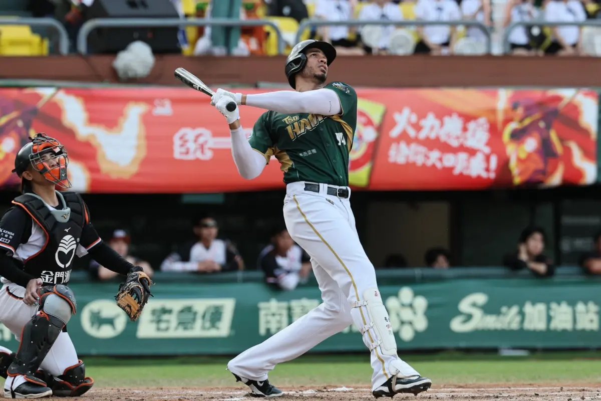 ▲台鋼雄鷹魔鷹生日當天敲出雙響砲，成中職36年來首位完成該紀錄的打者。（圖／台鋼雄鷹提供）