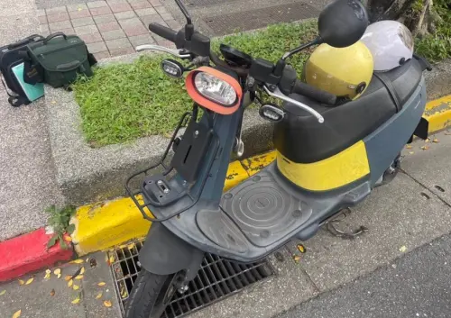 母女騎車經過內湖美式賣場旁遭小貨車擦撞　8歲女童搶救後判腦死
