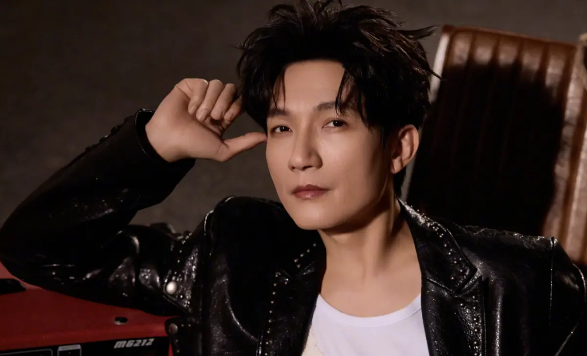 ▲歌手陳楚生（如圖）在《歌手2025》中奪得冠軍，卻面臨內定質疑。賽後他首次回應，坦言心中沒有歌王的稱號，強調將努力面對未來挑戰，繼續用音樂打動觀眾。（圖／陳楚生微博）