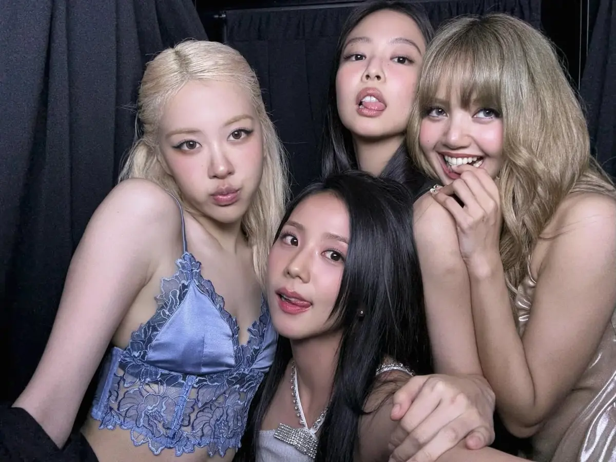 ▲BLACKPINK Rosé（左起）、Jisoo、Jennie、Lisa將於10月18日、19日降臨高雄開唱，與10名以上的台灣Blink（粉絲名）同歡。（圖／Jennie IG @jennierubyjane）