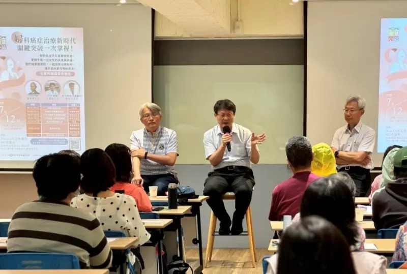 ▲癌症希望基金會舉辦婦癌學習營，由中國附醫婦科主任葉聯舜(右1)、_台中榮總婦科主任呂建興(中)及新竹馬偕兒童醫院婦科癌症學科主任張幸治(左1)，介紹婦癌治療新趨勢。（圖／癌症希望基金會提供）(179.8 kb)
