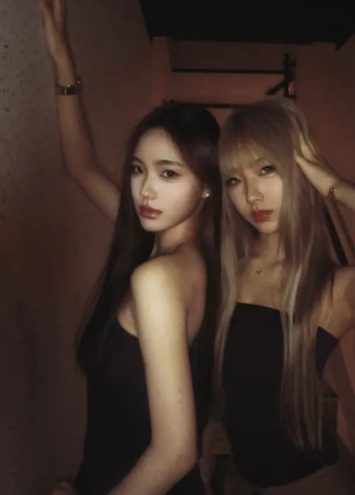 ▲Lily（左）與Elly（右）在IG曬出合照，兩人自信Pose展現明星般魅力。（圖／翻攝自Lily IG @lilyhsuuuu）