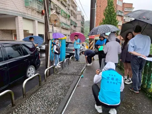 ▲環保局與議員及里長共同會勘各區里充換電站建置場域，共同打造友善與便利的用車環境