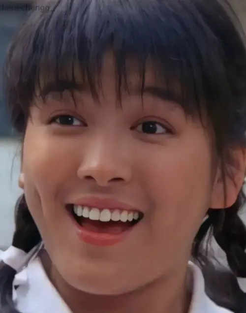 ▲陳加玲以《開心鬼放暑假》裡的純情美少女角色崛起，偶像形象鮮明。（圖／摘自IG @cheriechungg_)