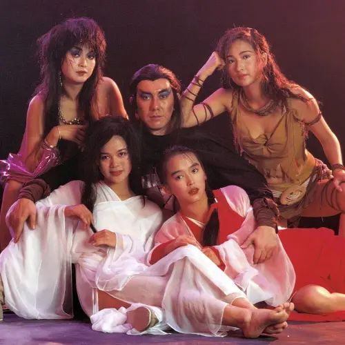 ▲《聊齋艷譚續集：五通神》所有要角包括一條小百合（後排左起）、黃秋生、植敬雯、曾小燕（前排左）幾乎都有裸露鏡頭，唯獨被主打的陳加玲（前排右），反而露得最少。（圖／摘自IMDb）