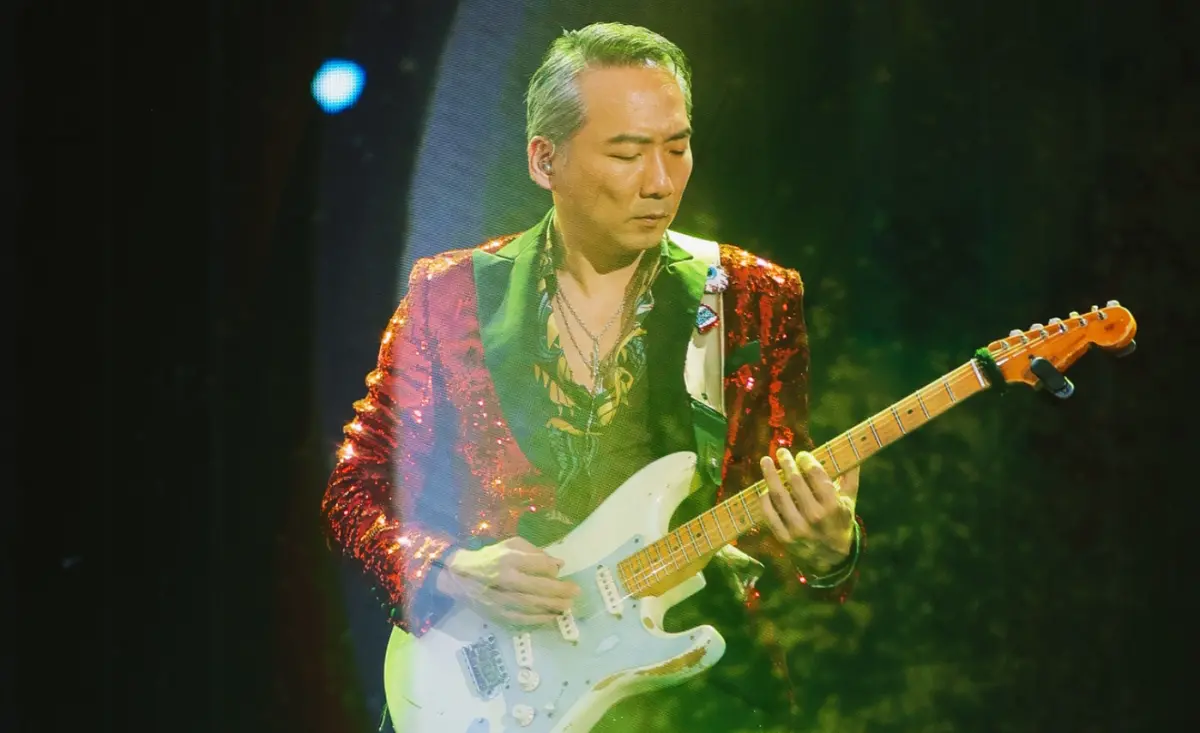 ▲五月天吉他手石頭昨日在演唱會上突然向歌迷道歉，表示他不知道身體何時會撐不住，「如果有一天我缺席了，希望大家原諒我。」（圖／相信音樂臉書）