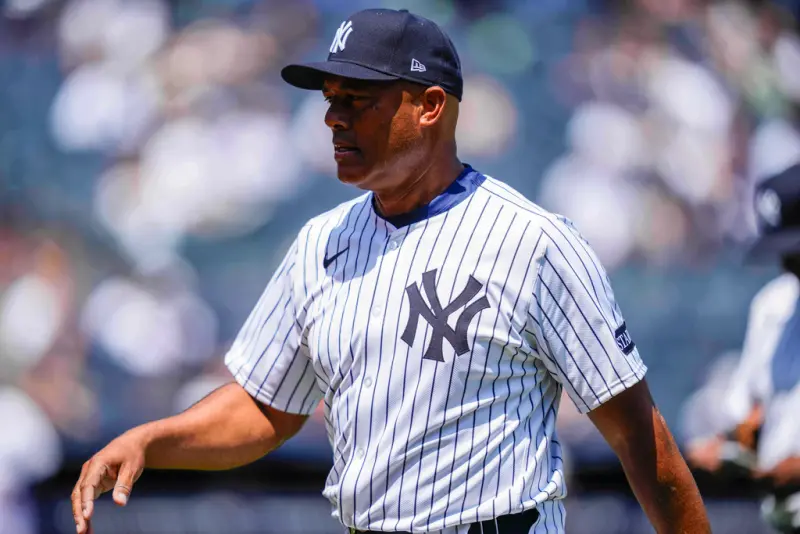 ▲MLB美國職業棒球大聯盟（Major League Baseball）名人堂傳奇終結者李維拉（Mariano Rivera）於今（10）日參加紐約洋基（New York Yankees）自2019年後首度復辦的「老將日（Old-Timers’Day）」時，不幸在追逐飛球過程中阿基里斯腱撕裂，將接受手術治療，讓原本歡樂的重聚日蒙上陰影。（圖／美聯社／達志影像）