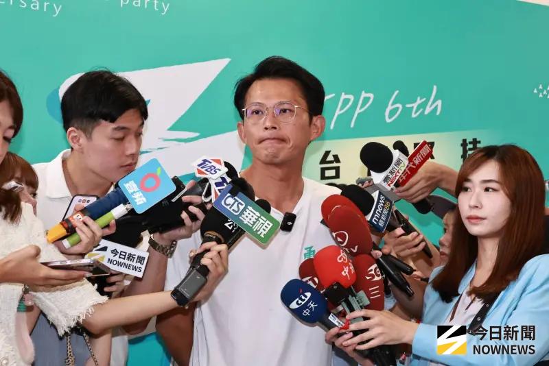 ▲民眾黨主席黃國昌出席黨代表大會，他會前受訪時強調，黨內對2年條款的不同聲音，都是希望民眾黨能繼續茁壯。（圖／記者吳翊緁攝，2025.08.10）