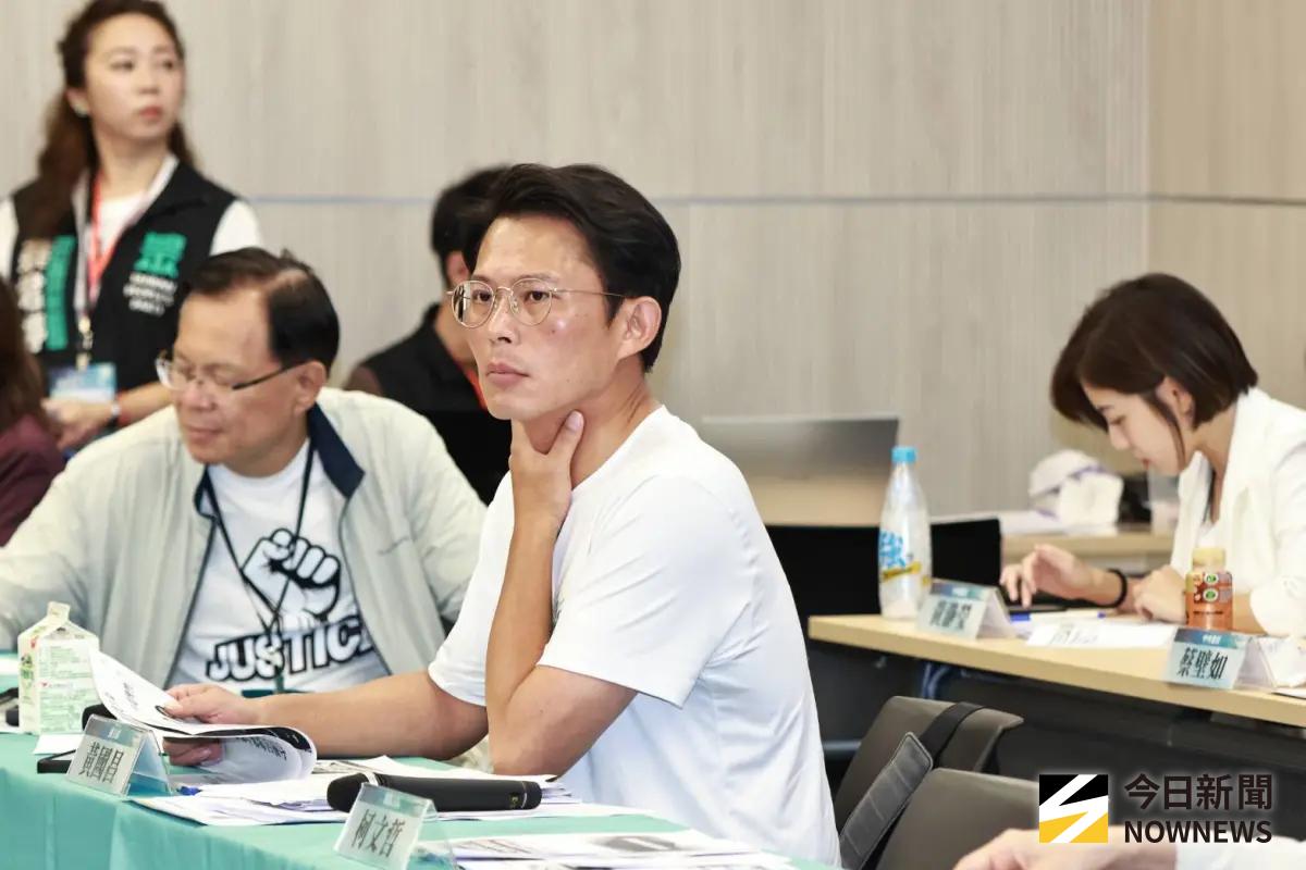 ▲民眾黨主席黃國昌出席黨代表大會，他受訪時針對徐瑞希批評強調，尊重徐退黨決定。（圖／記者吳翊緁攝，2025.08.10）